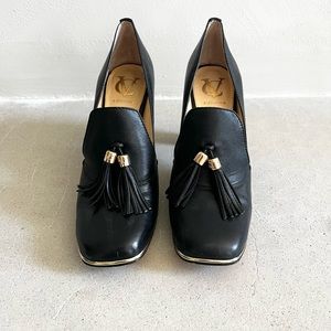 VINCE CAMUTO black leather heeled loader with tassels and gold accents size 9